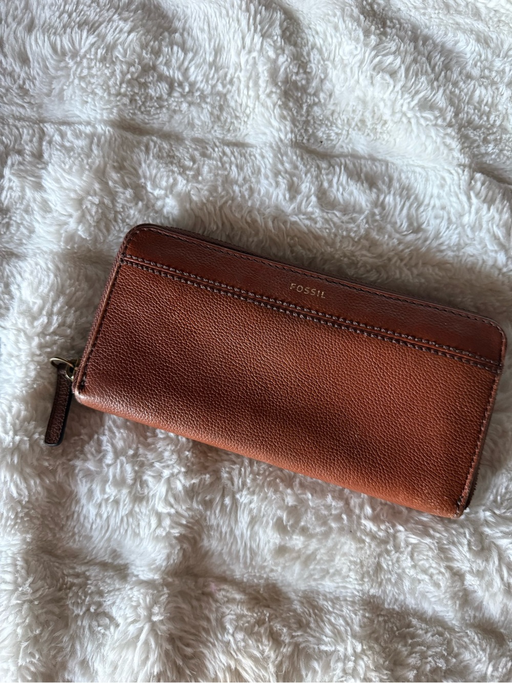 Fossil Women’s Brown Leather Zip Wallet